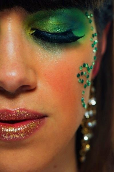 Stunning green face paint